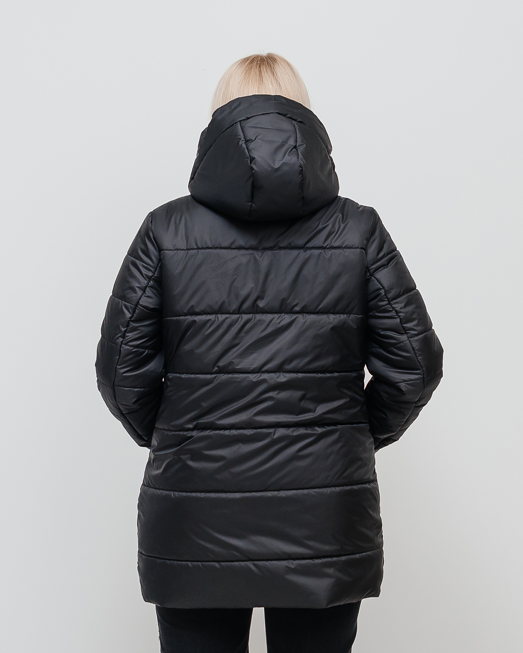 Демисезонная женская куртка Нила чёрного цвета